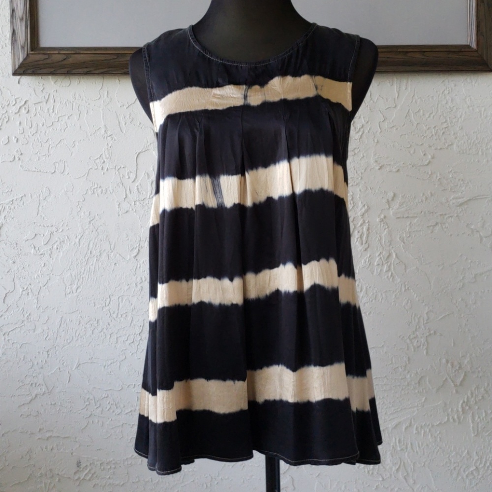 NORDSTROM • NWOT • Silk swing top